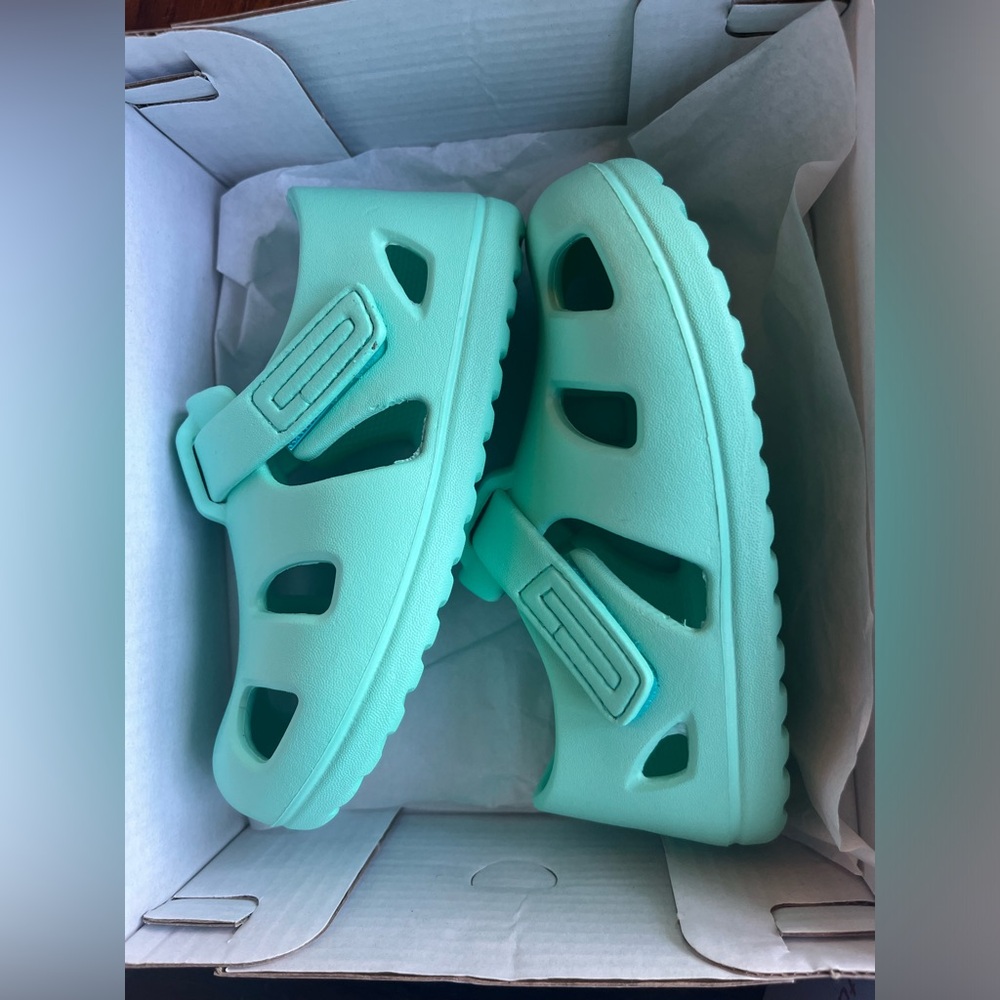 NIB Ten Little Splash Sandals Sz9